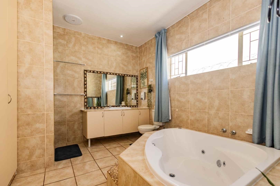 To Let 1 Bedroom Property for Rent in Oakdale Western Cape
